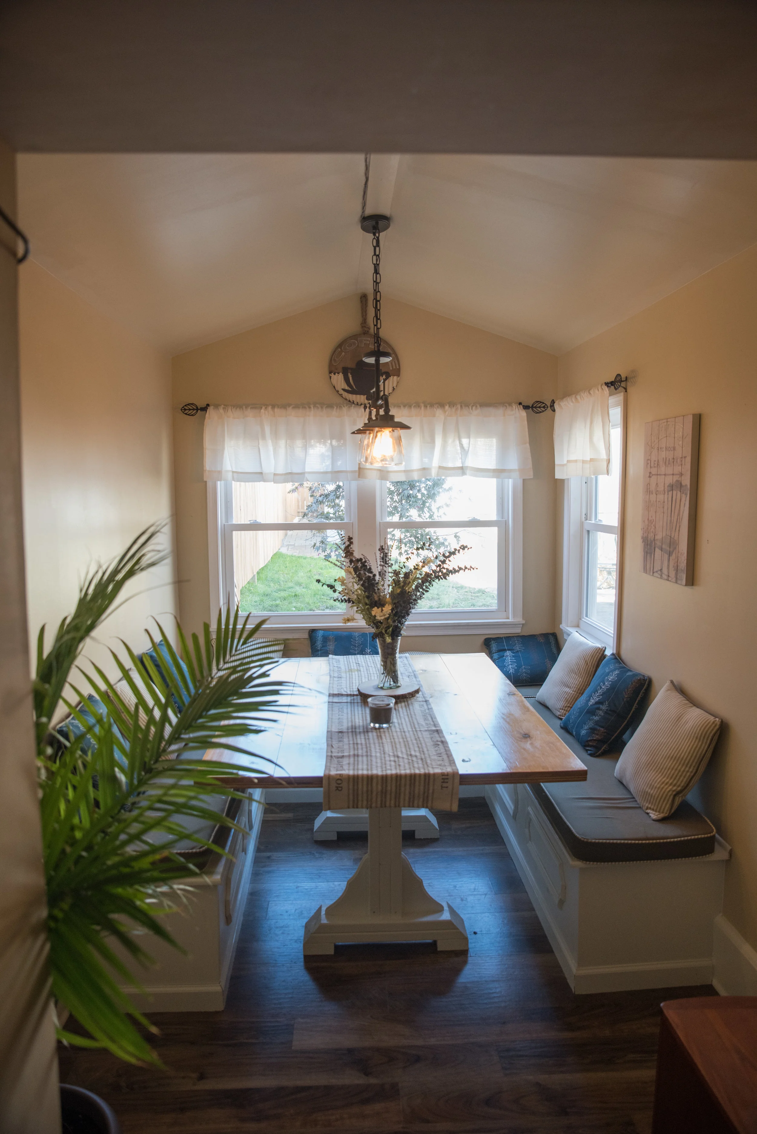 11/11/17 Breakfast room finished!