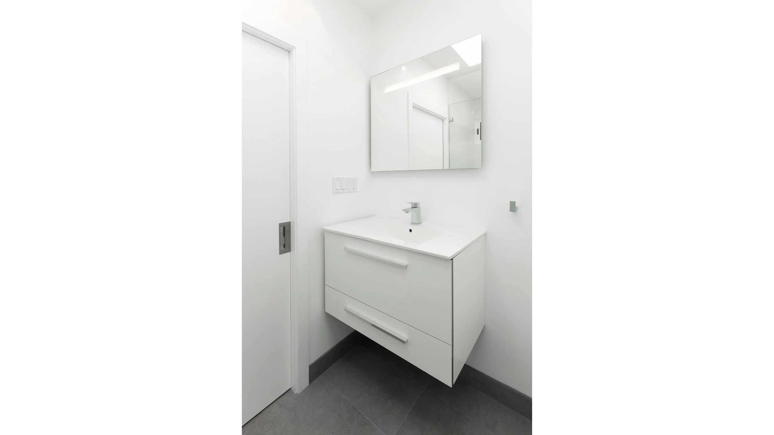 318Hill 2Bath2.jpg