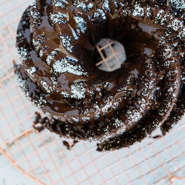 A snowy cake for the holidays. Try this Double Chocolate Butterscotch Banana Bundt Cake. The butterscotch chips send it over the edge and it is insane. 🍰 
Link in profile. Enjoy! #foodporn #foodphotography #bundtcake #bananabread #baking #kitchen #c