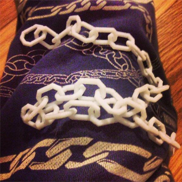 3d printed chain on fabric with chain prints