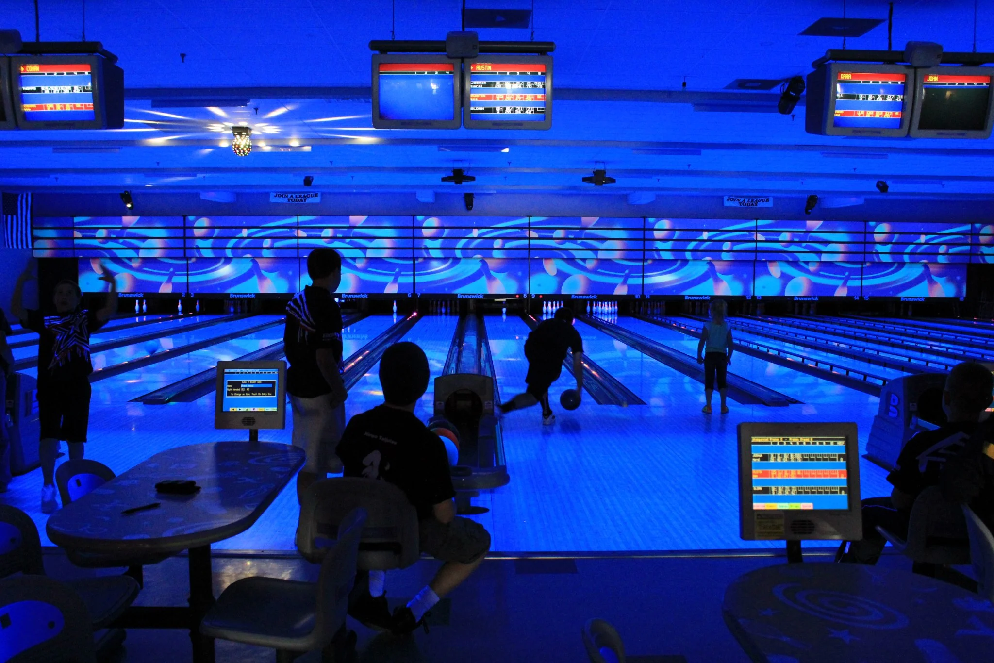 cosmic-bowling-9.jpg