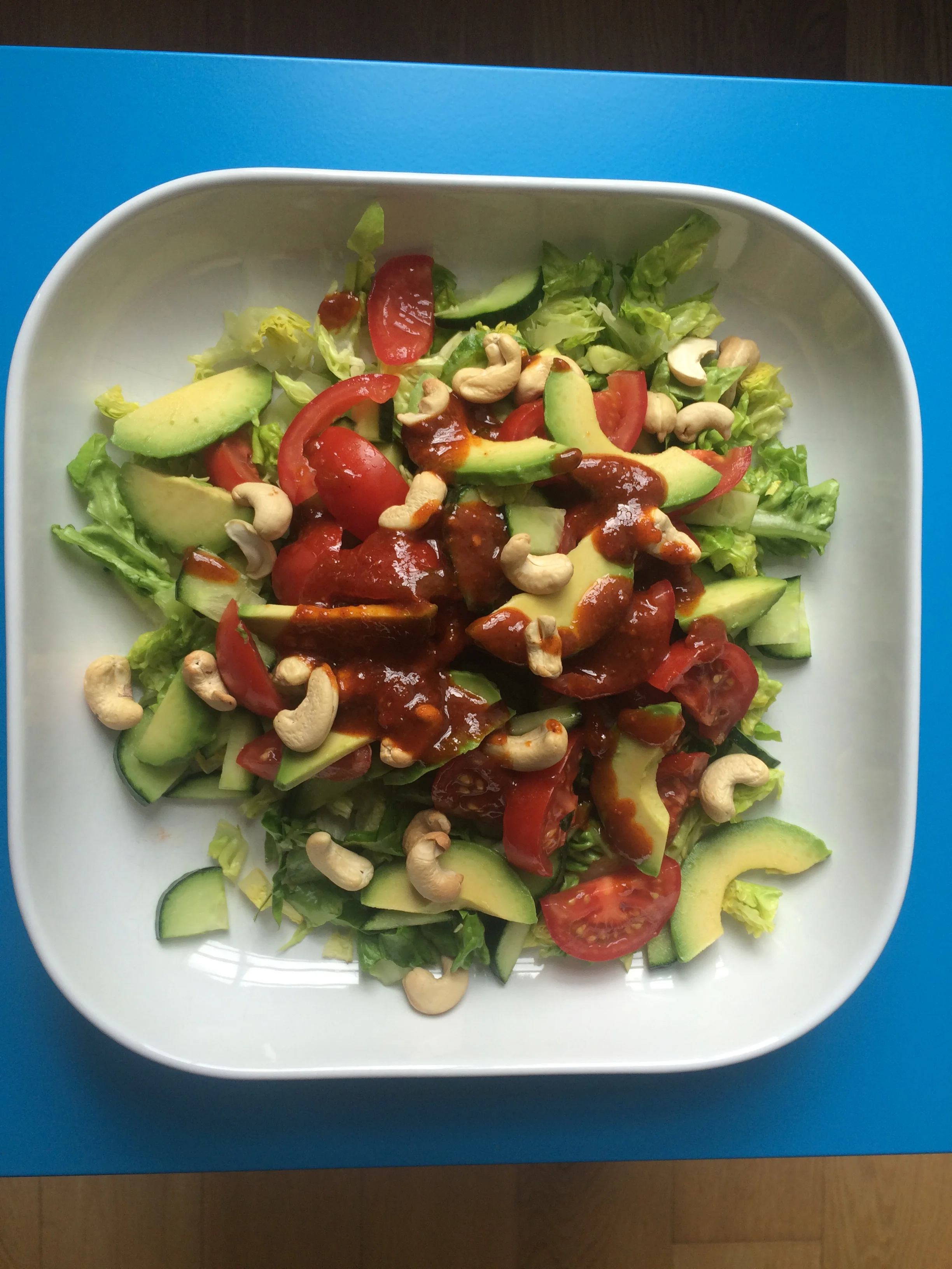 Avocado & baked cashew salad (w) sweet Harissa & lemon dressing