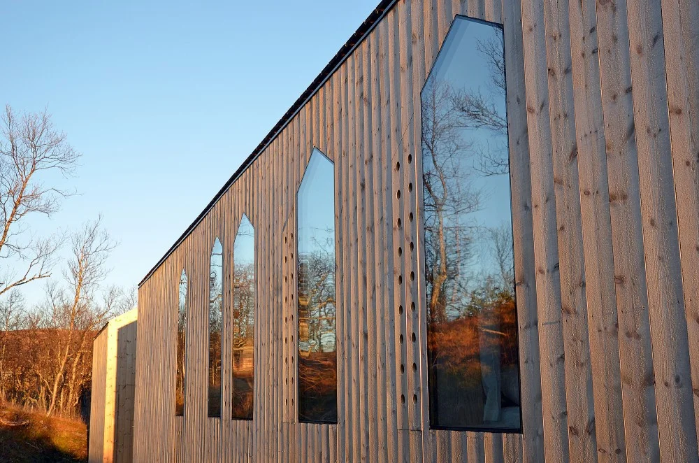 Split View Mountain Lodge in Norway. Photos ©Søren Harder Nielsen, Courtesy of Reiulf Ramstad Arkitekter.