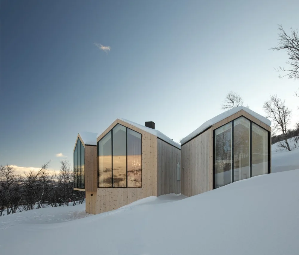 Split View Mountain Lodge in Norway. Photos ©Søren Harder Nielsen, Courtesy of Reiulf Ramstad Arkitekter.