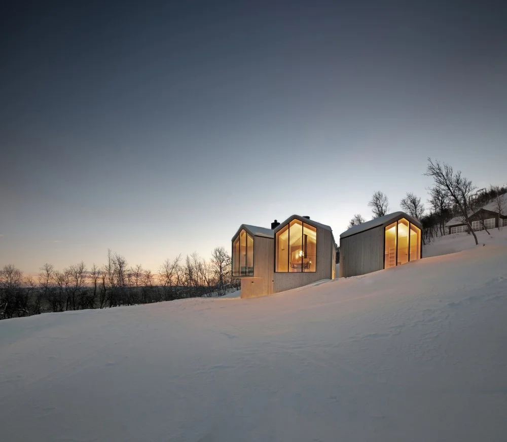 Split View Mountain Lodge in Norway. Photos ©Søren Harder Nielsen, Courtesy of Reiulf Ramstad Arkitekter.
