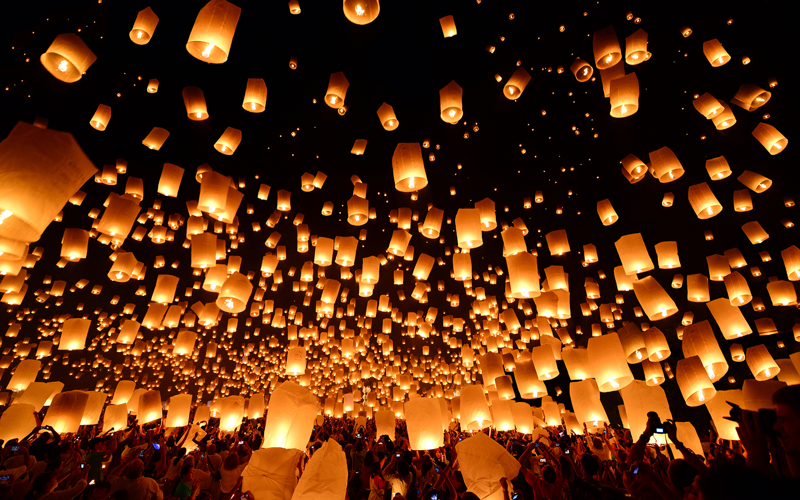 Mojave lantern release photo courtesy of Rise Festival
