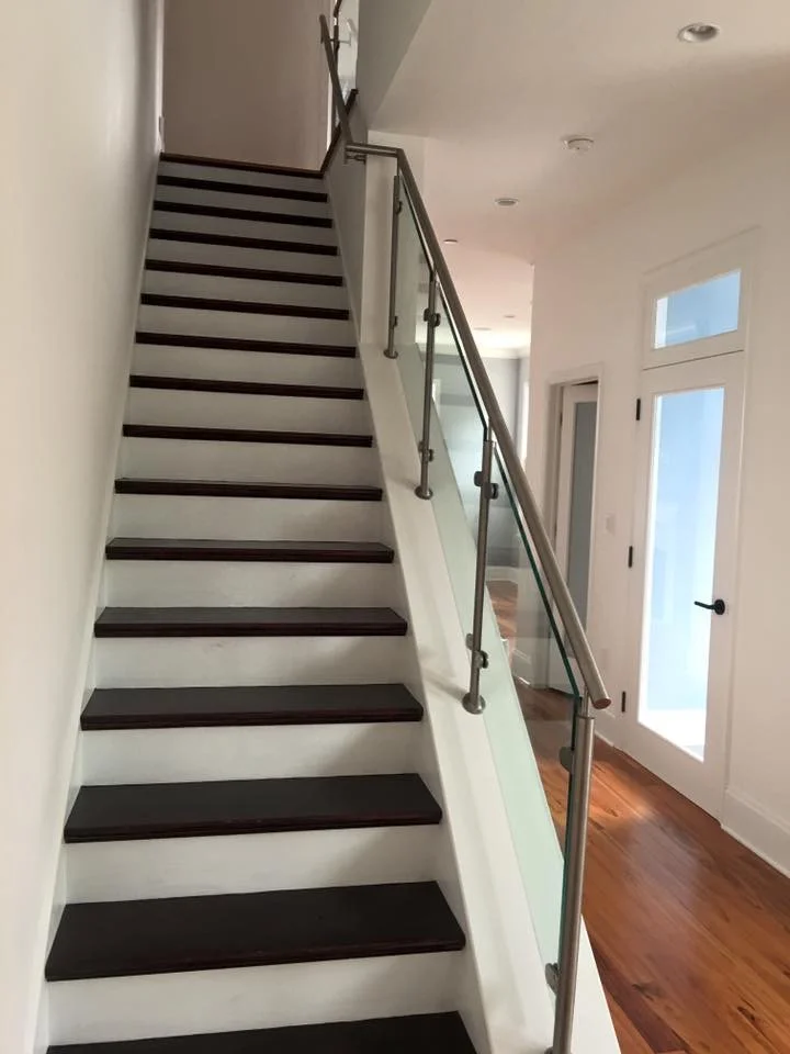 GLASS RAILING WITH CLIPS