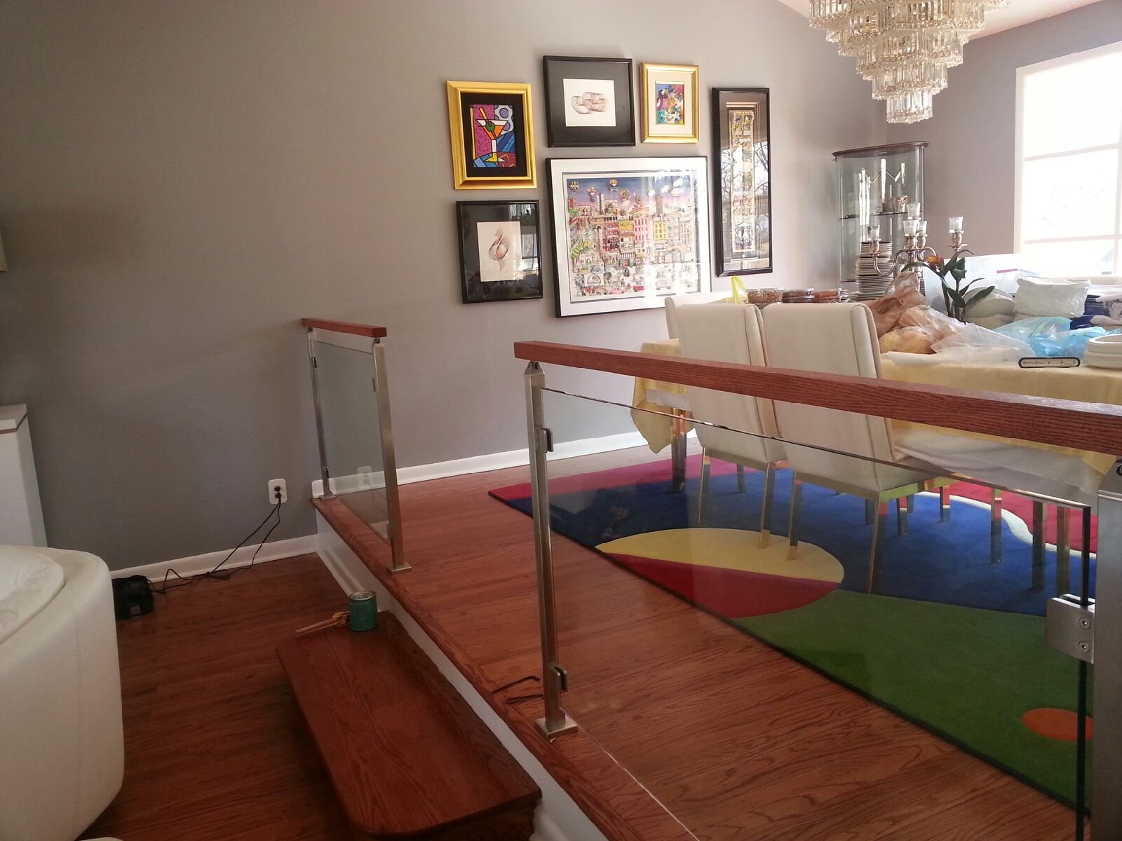 glass railing - dividing living room and dinnig room.JPG