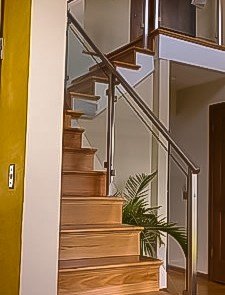 stainless steel and glass railing (squer posts).jpg