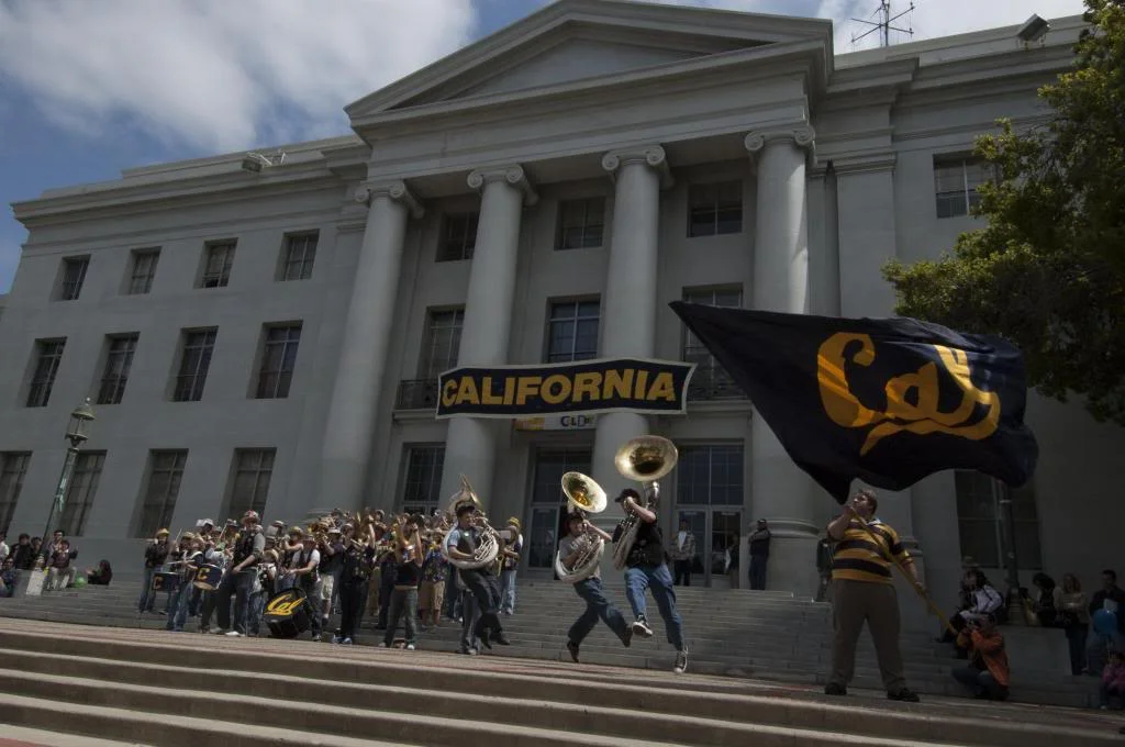 Cal Band leading cheers in Sproul Plaza