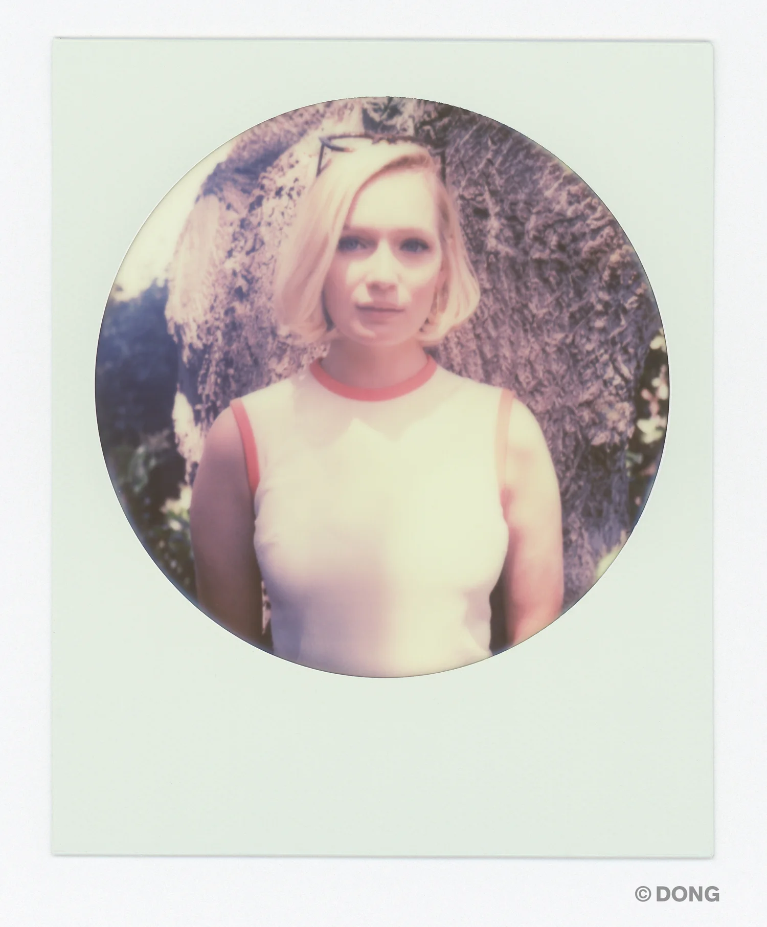 2297_Polaroid_Sx70_circle.jpg