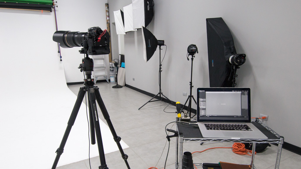 nikon d7100, tamron 70-200mm f/2.8 conectada a una macbook pro con lr