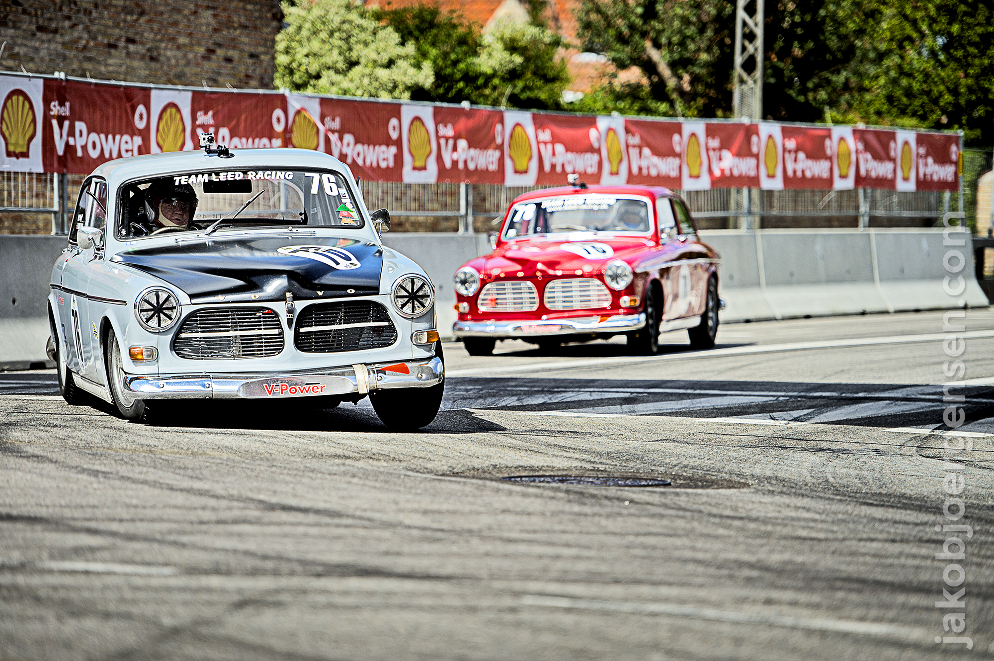 De to fantastisk seje Volvo Amazon kørte tæt i mange omgange.