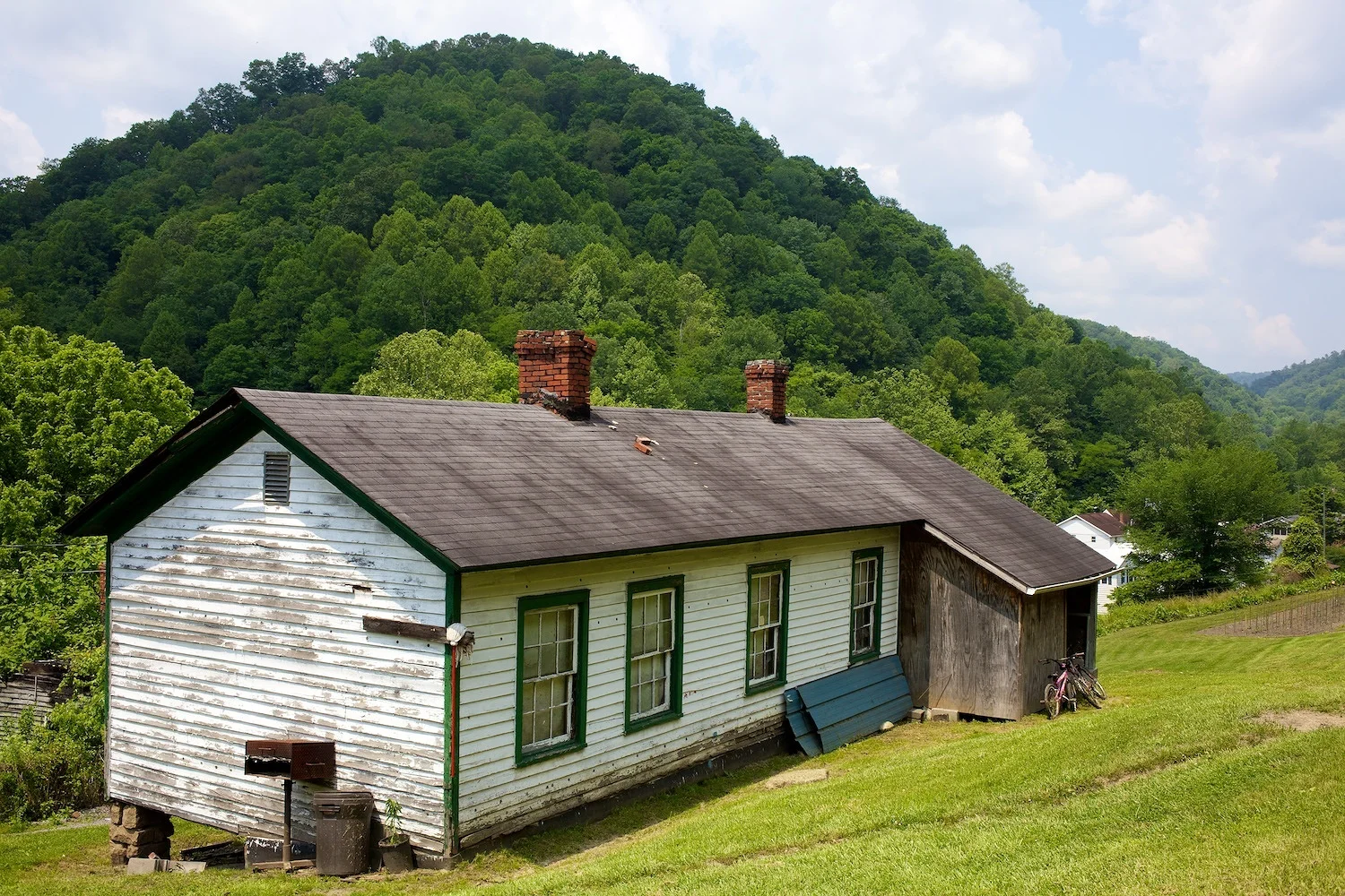 Young Girl at Blue Wall, Tennessee, Tamara Reynolds