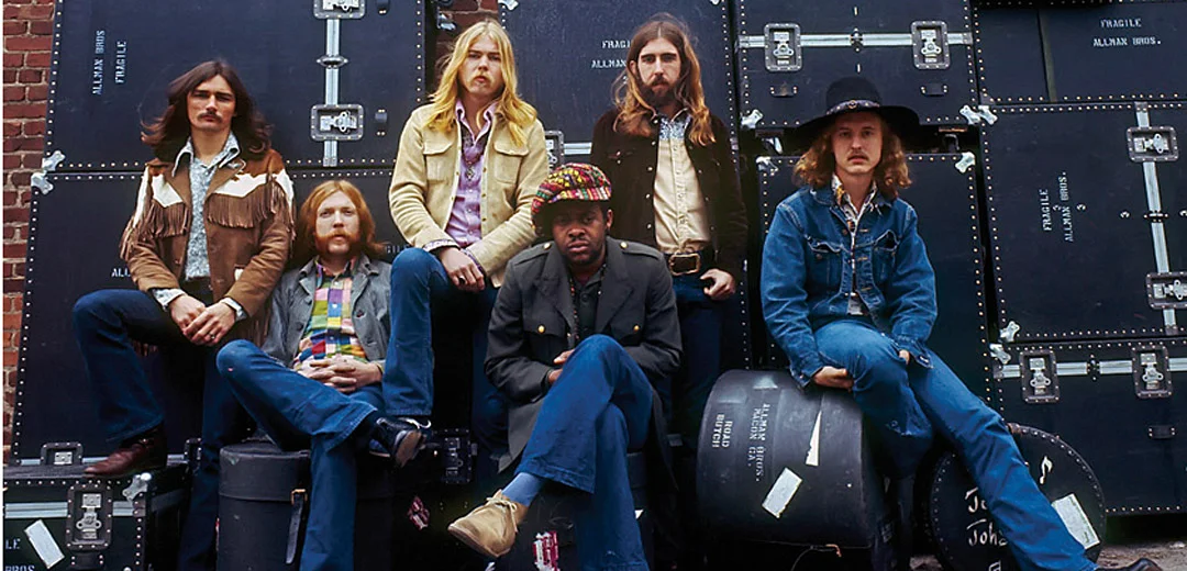 The ALLMAN BROTHERS BAND, 1969. From left to right, dickey Betts, Duane Allman, Gregg Allman, Jai Johanny JOHANSON ("Jaimoe"), berry oakley, and butch trucks.