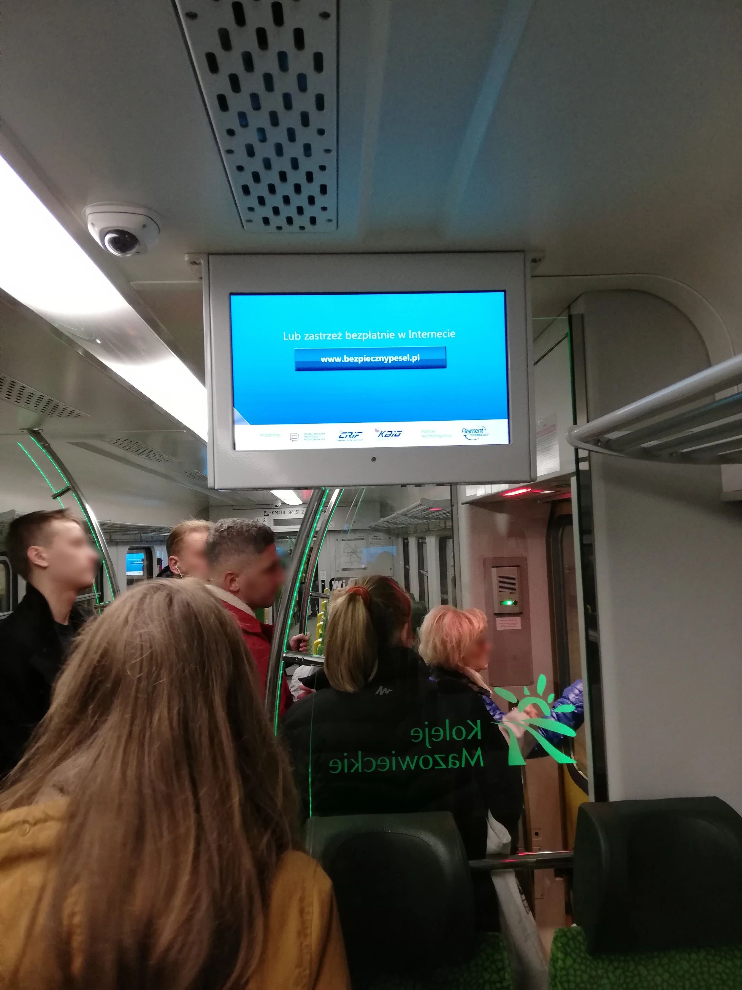 » Ruszyła kampania informacyjna Systemu Bezpieczny PESEL w pociągach Kolei Mazowieckich