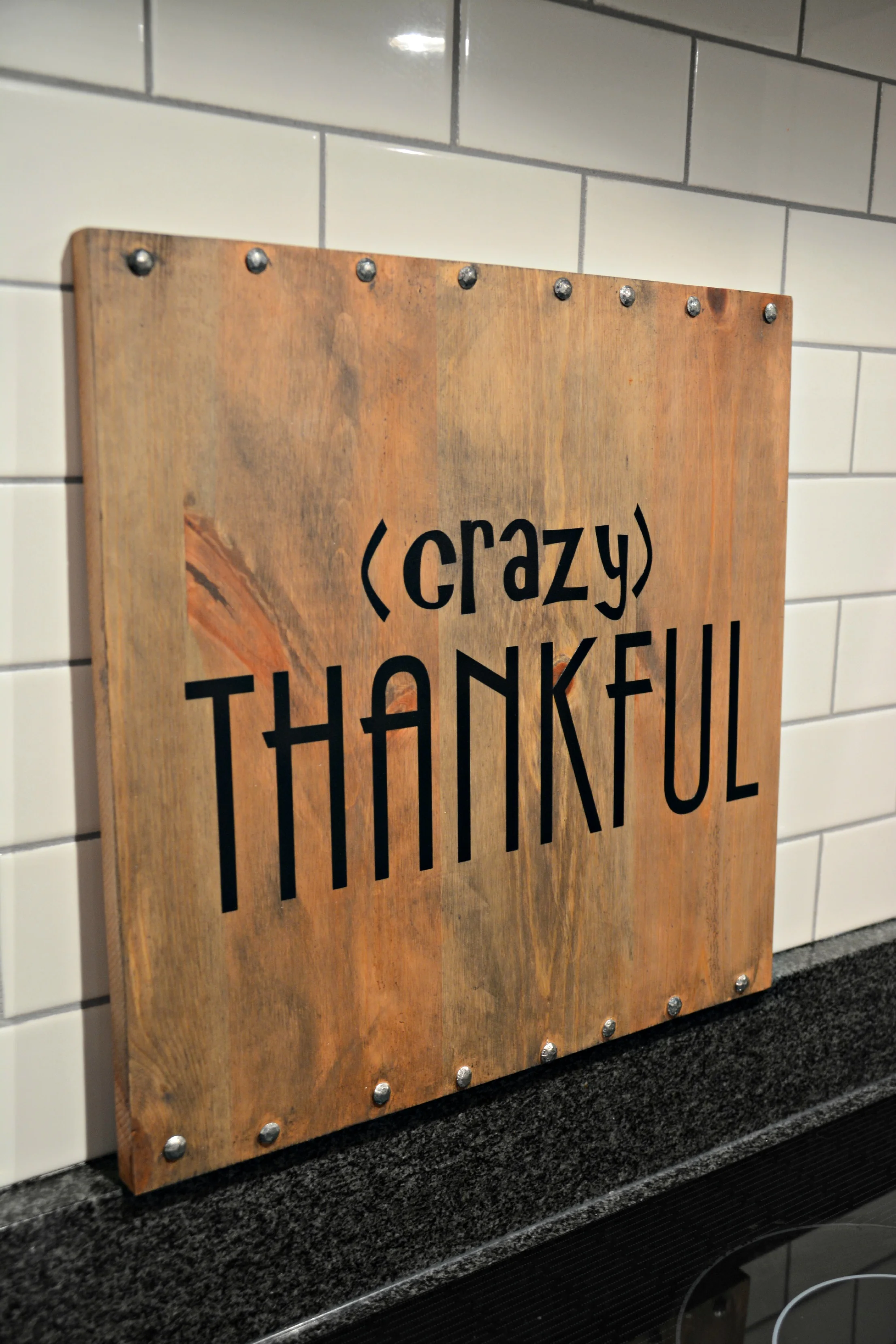 Dare to DIY: Be Thankful {Crazy Thankful Sign}