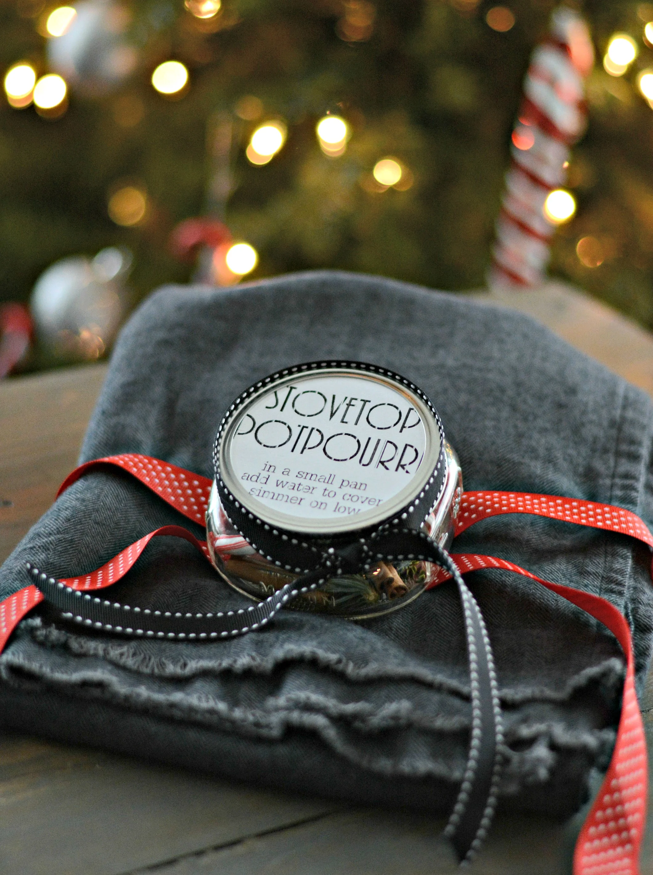 Dare to Give Handmade: Flannel Scarf + Stovetop Potpourri Tutorial