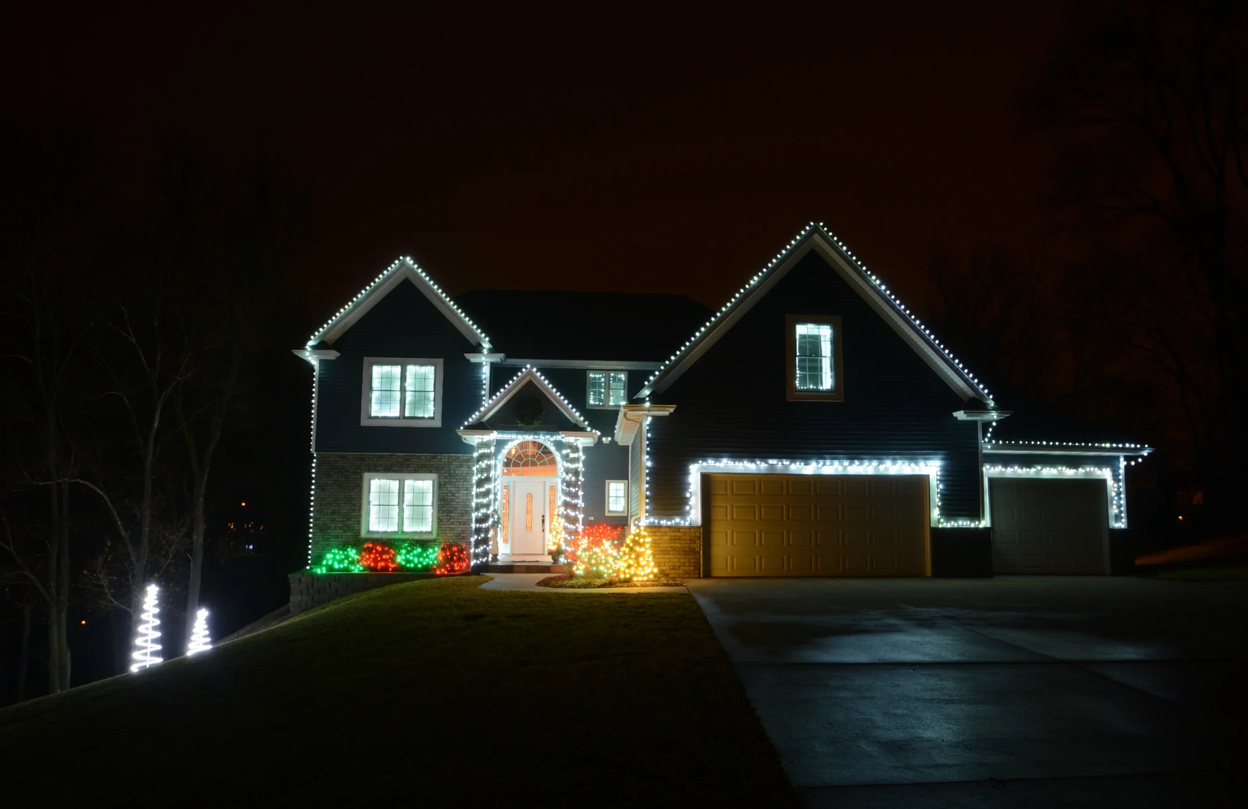 How to Photograph Outdoor Christmas Lights