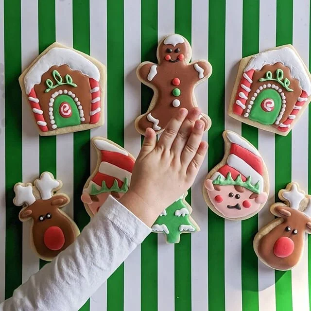 I'm hoping Santa takes note of the extra effort I put into his cookies. I'm hoping he leaves me a trip to Fiji. Or a maid. Fingers crossed.🎅