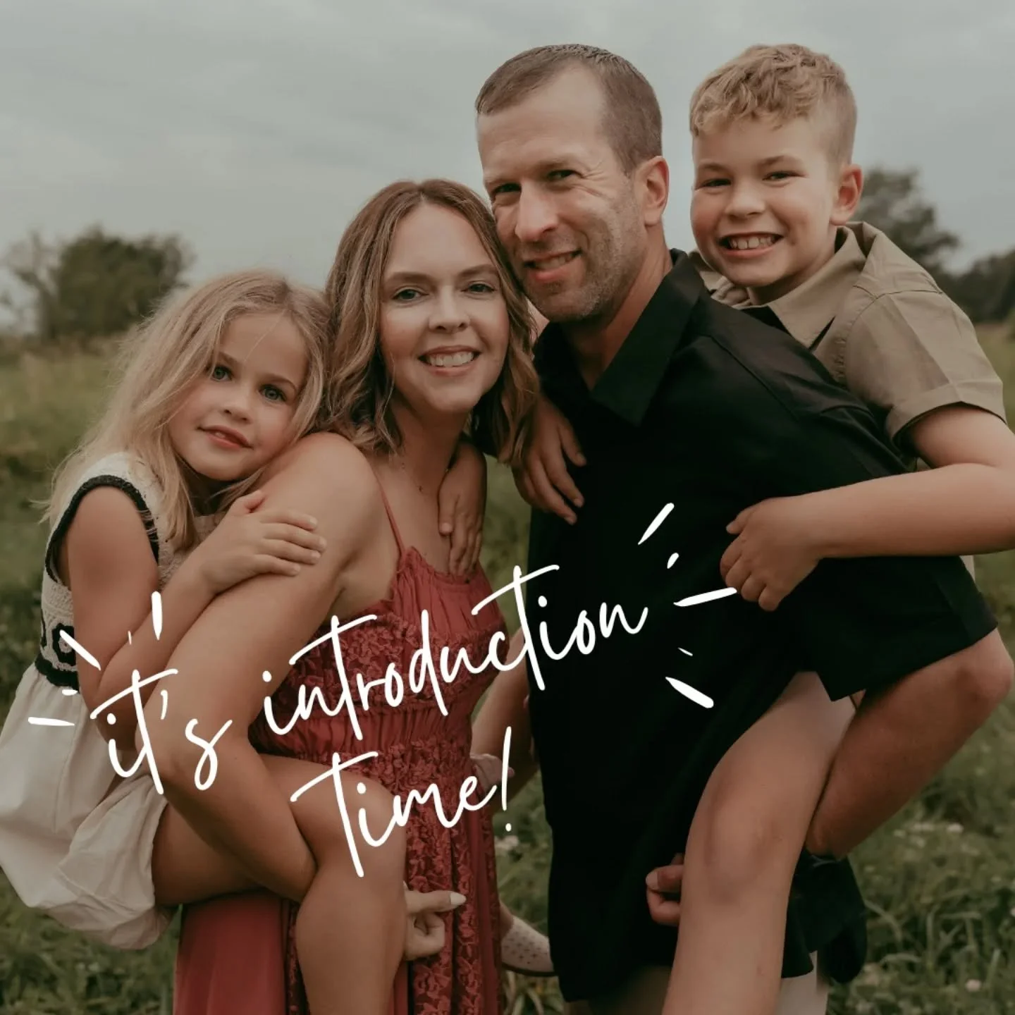 New here? Start here! 

Hi, I&rsquo;m Michelle 👋
Iowa girl, married since 2006, mom of two (10 &amp; 7), dog mom to a very lazy Springerdoodle, and currently building our third home because apparently we hate free time.
I care about homes that look 