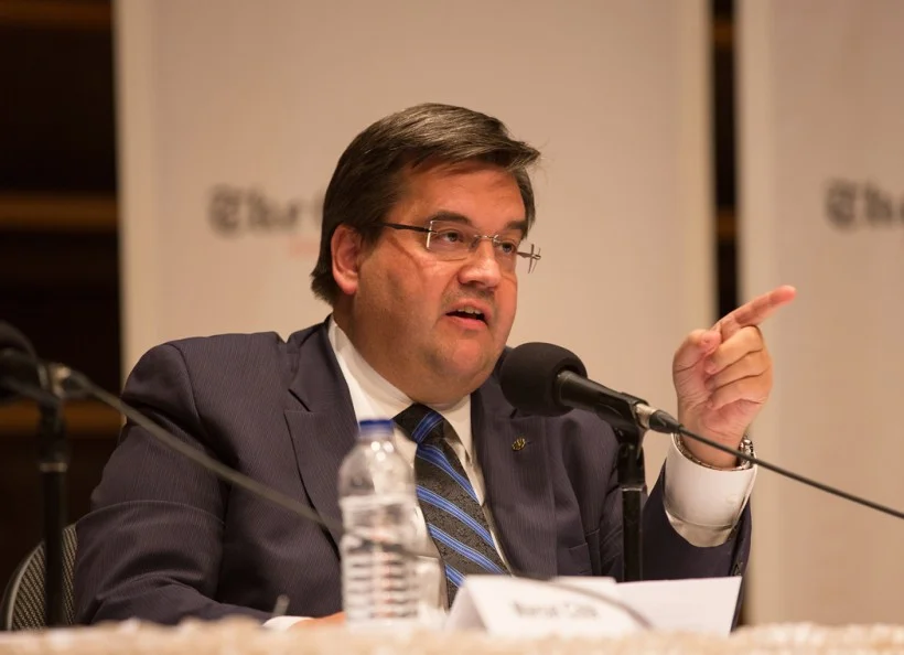 10CA._Coderre_(Leslie_Schachter)_820_594_90.jpg
