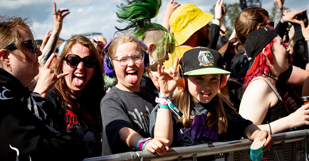 Crowd-13.jpg