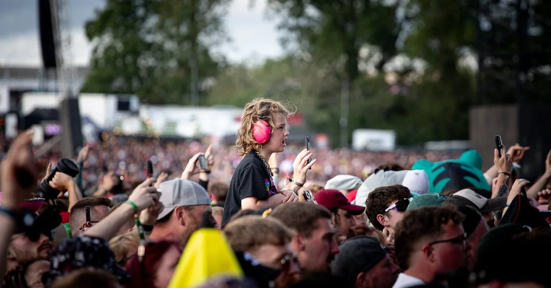 Crowd-16.jpg
