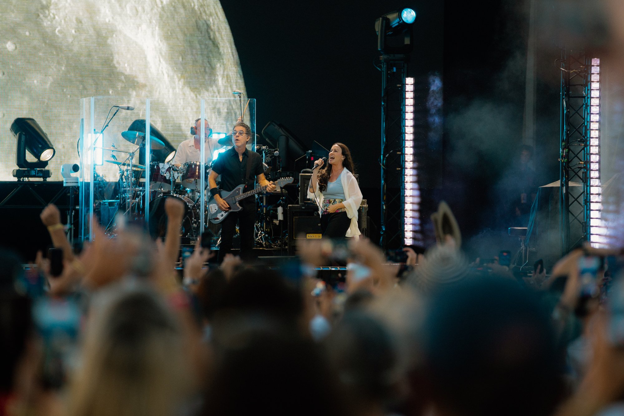 ALANIS MORISSETTE HEADLINES TK MAXX PRESENTS LIVE AT POWDERHAM (2).jpg
