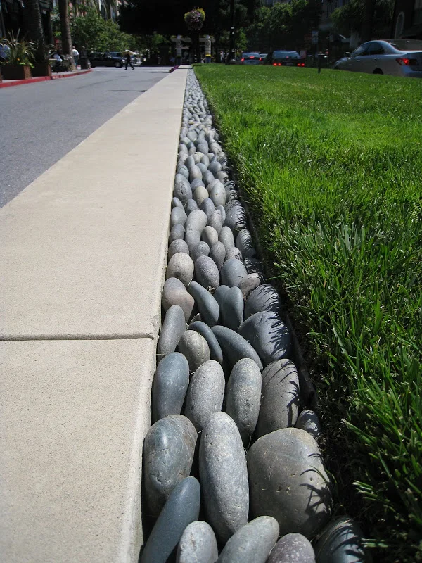 garden-edging-stones.jpg