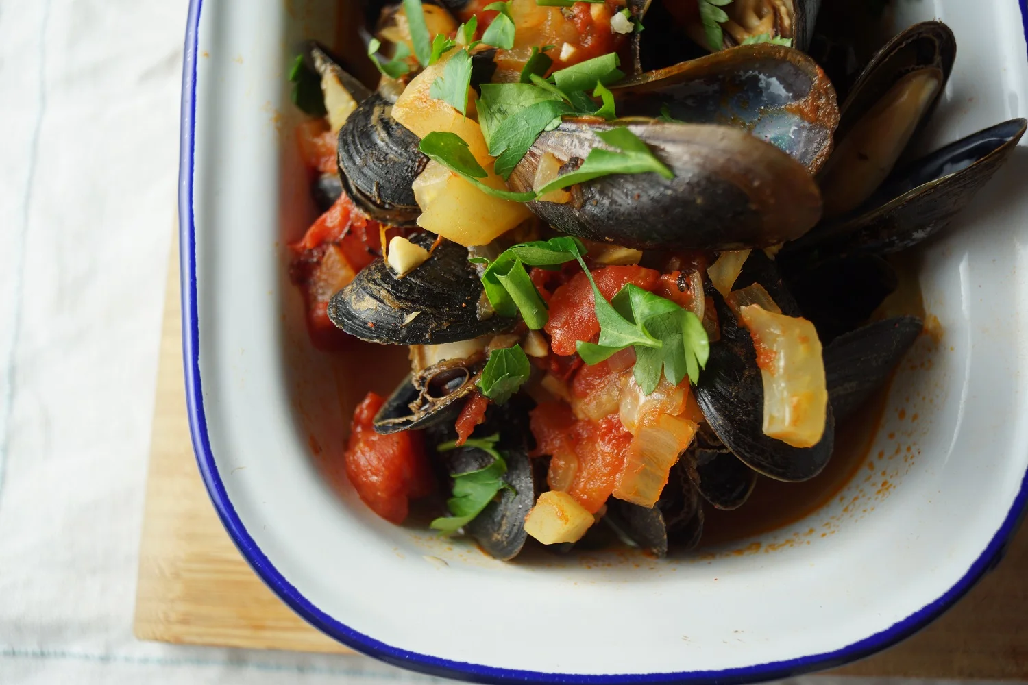 12.9.14 Steamed Mussels with Fennel, Tomato, and Saffron Broth