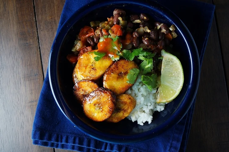 1.6.15 Black Beans and Rice Bowl with Crispy Plantains