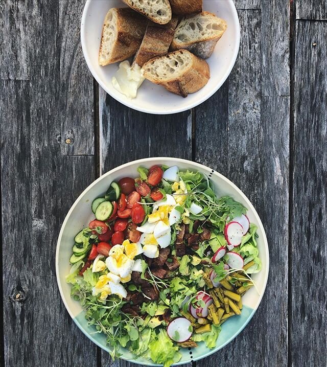 Big salad night 🙌 #patiolife