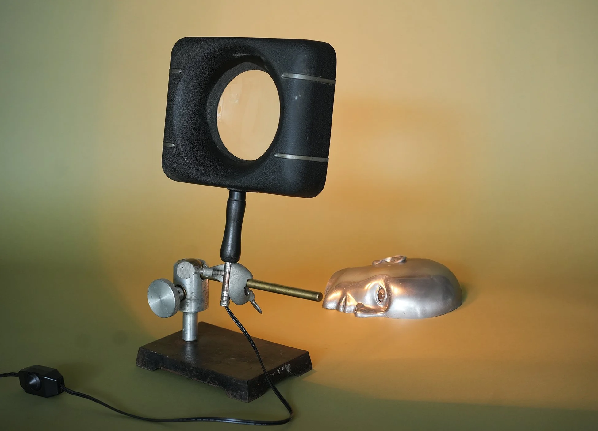 magnifier lamp 0AA.jpg
