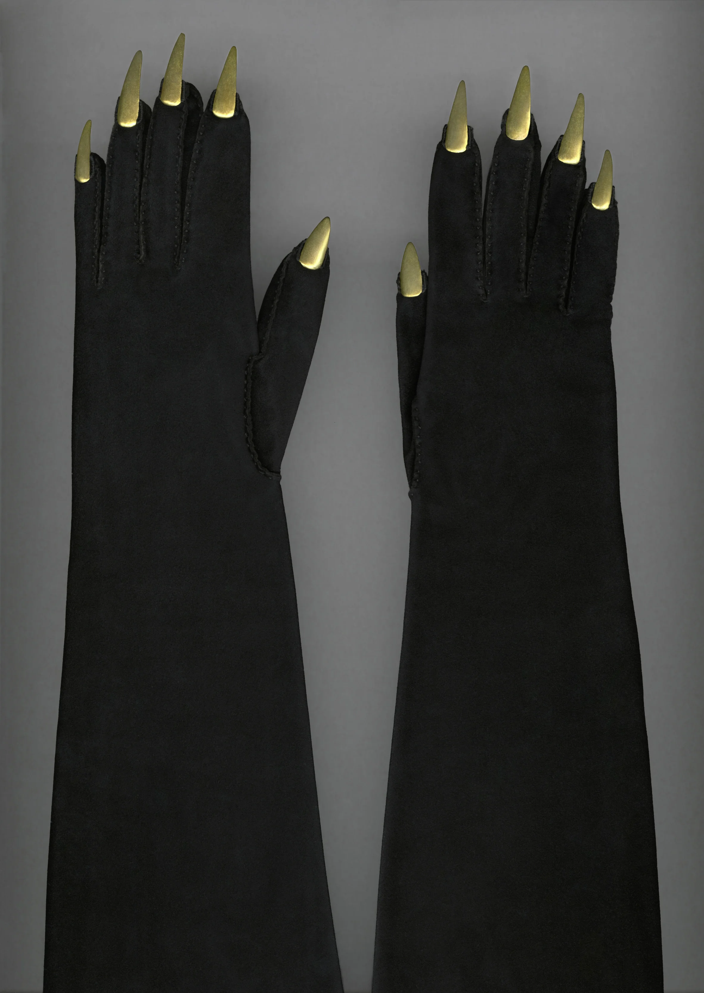 GANTS-SCHIAPARELLI.jpg