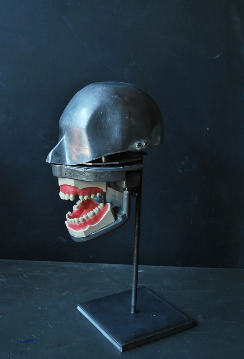 cream_white_aluminum_dental_head_agentgallery_01.jpg