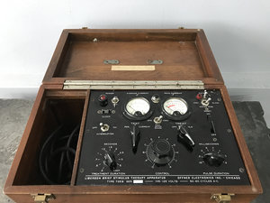 Lot 36 - A 19TH CENTURY ELECTRIC SHOCK THERAPY MACHINE