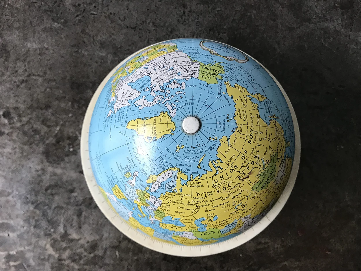 small globe vintage 02.jpg