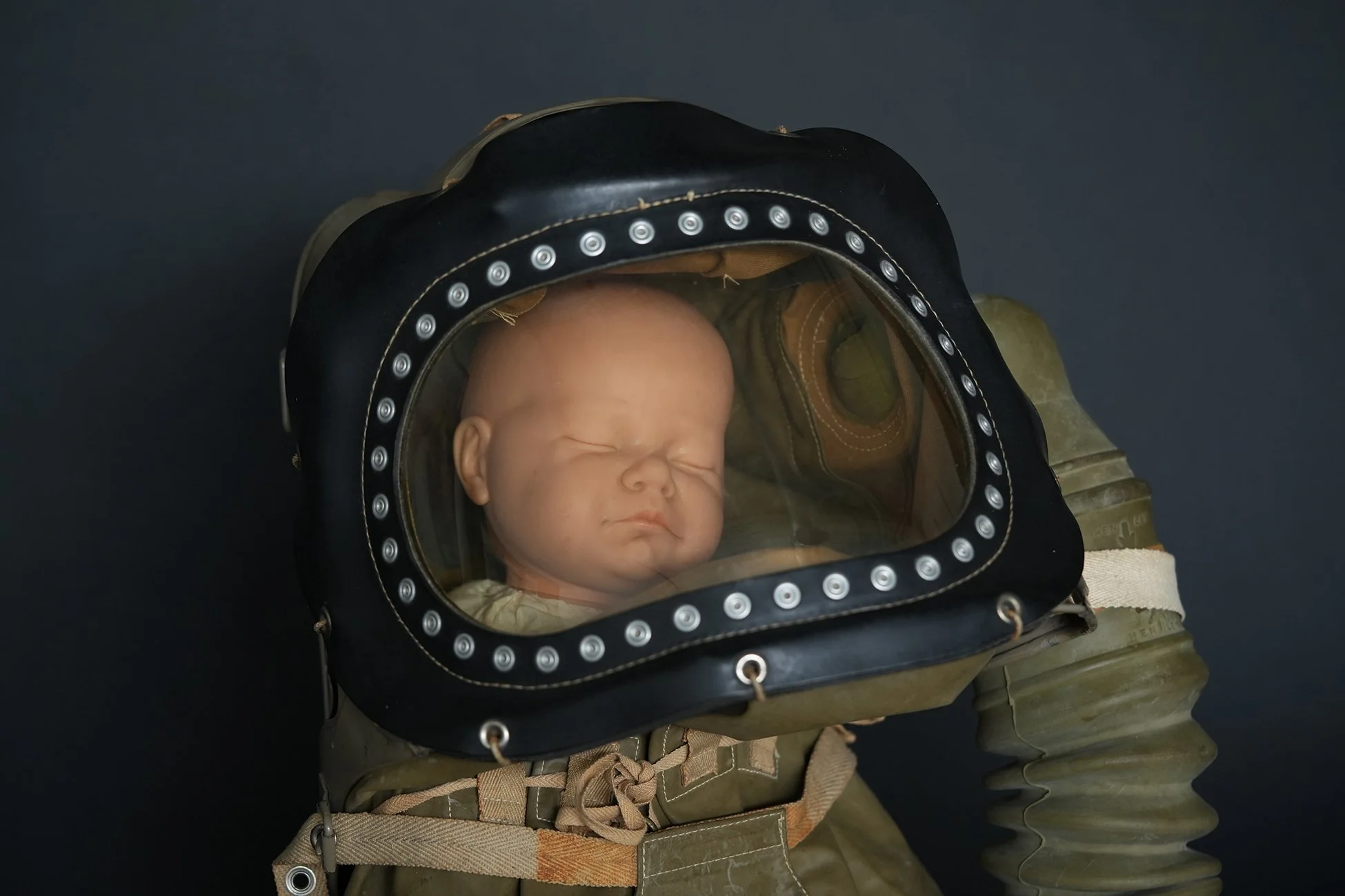 infant gas mask 05.jpg