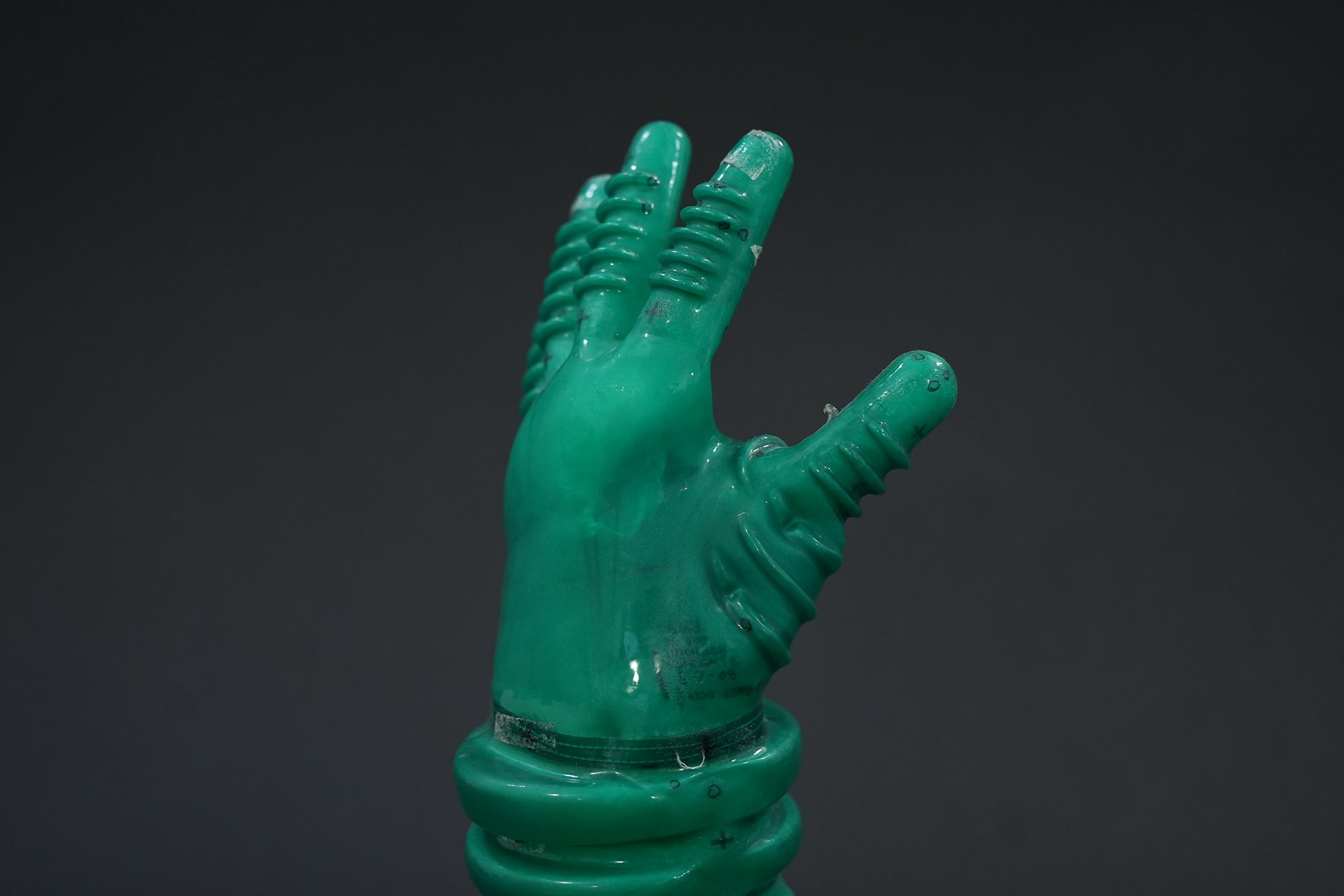 Bladder glove 06.jpg