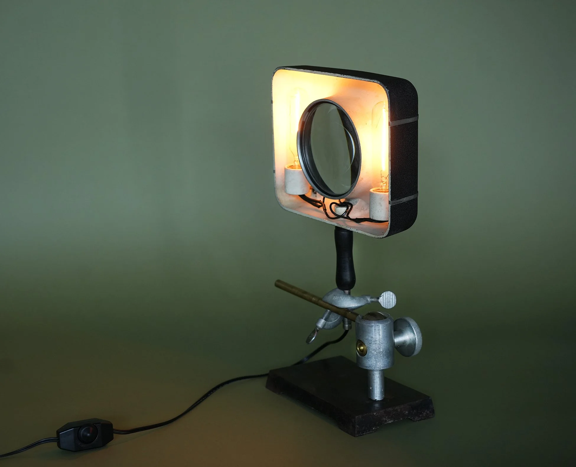 magnifier lamp 0A.jpg
