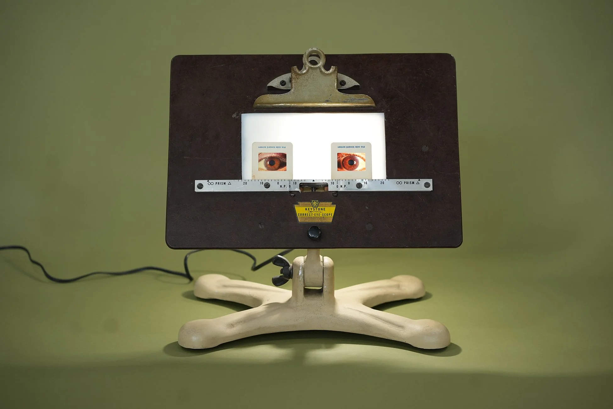 C.1890 Keystone Correct Eye Scope Light