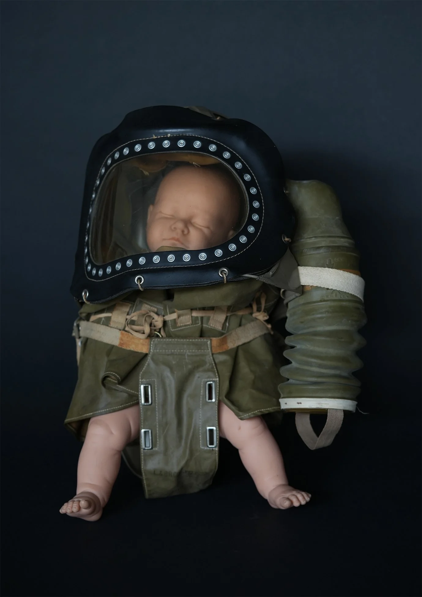infant gas mask 07.jpg