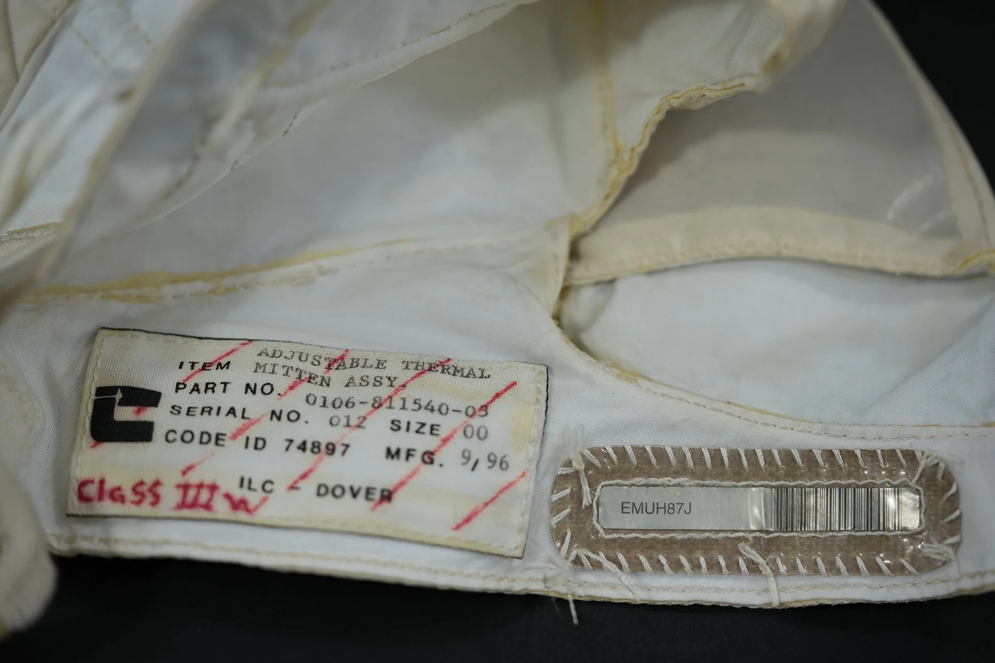 Nasa Thermal Mitten 07.jpg