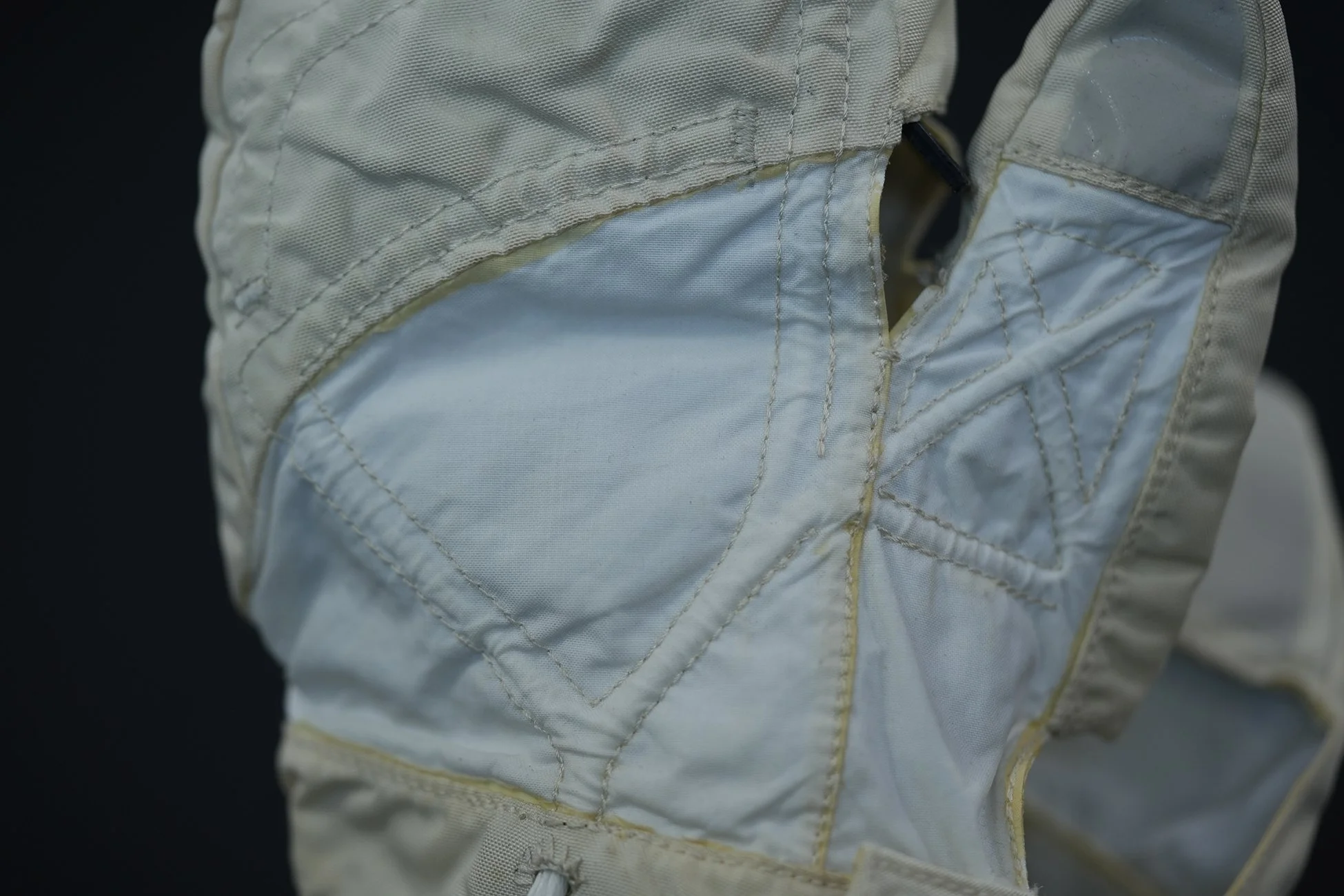 Nasa Thermal Mitten 06.jpg