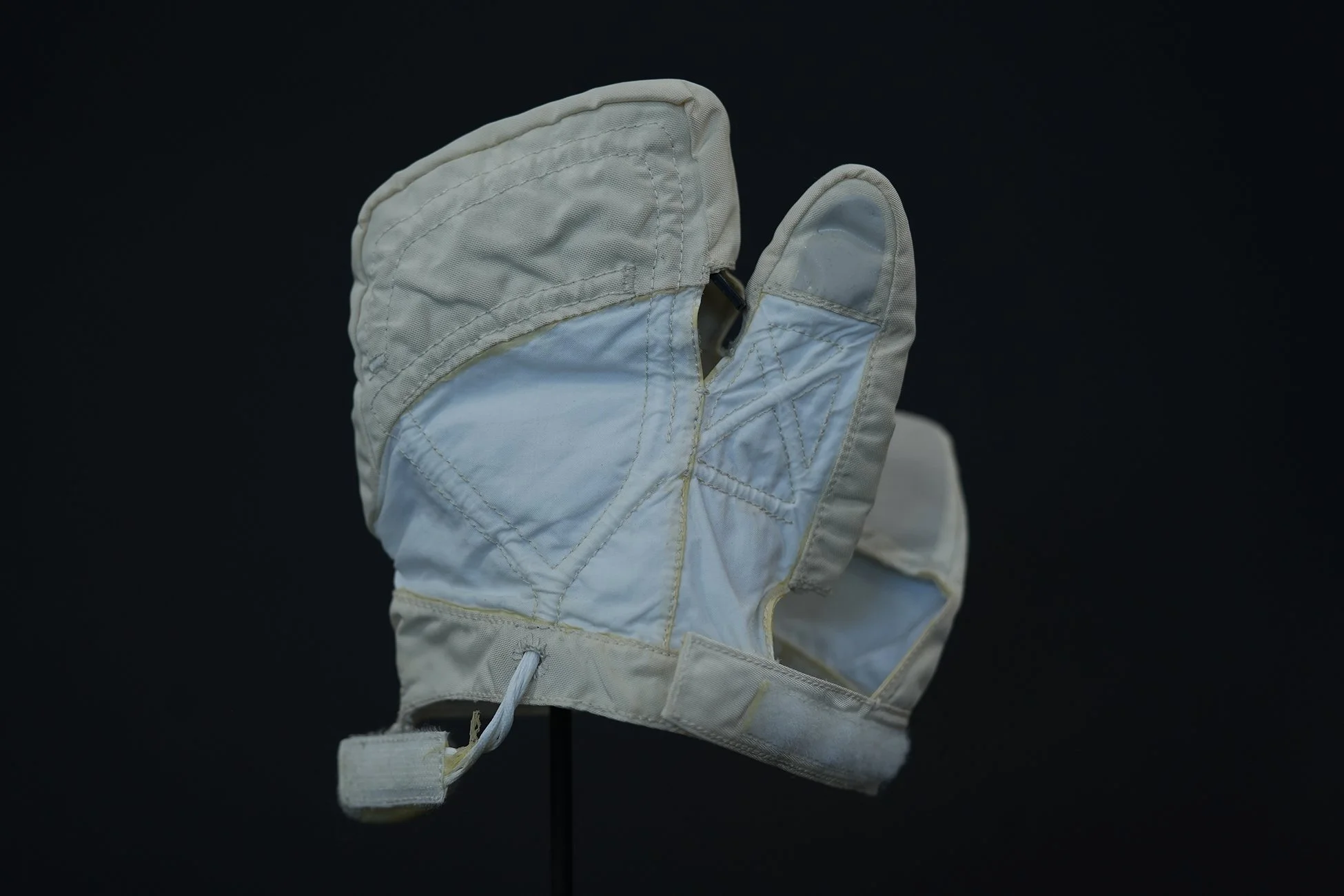 Nasa Thermal Mitten 05.jpg