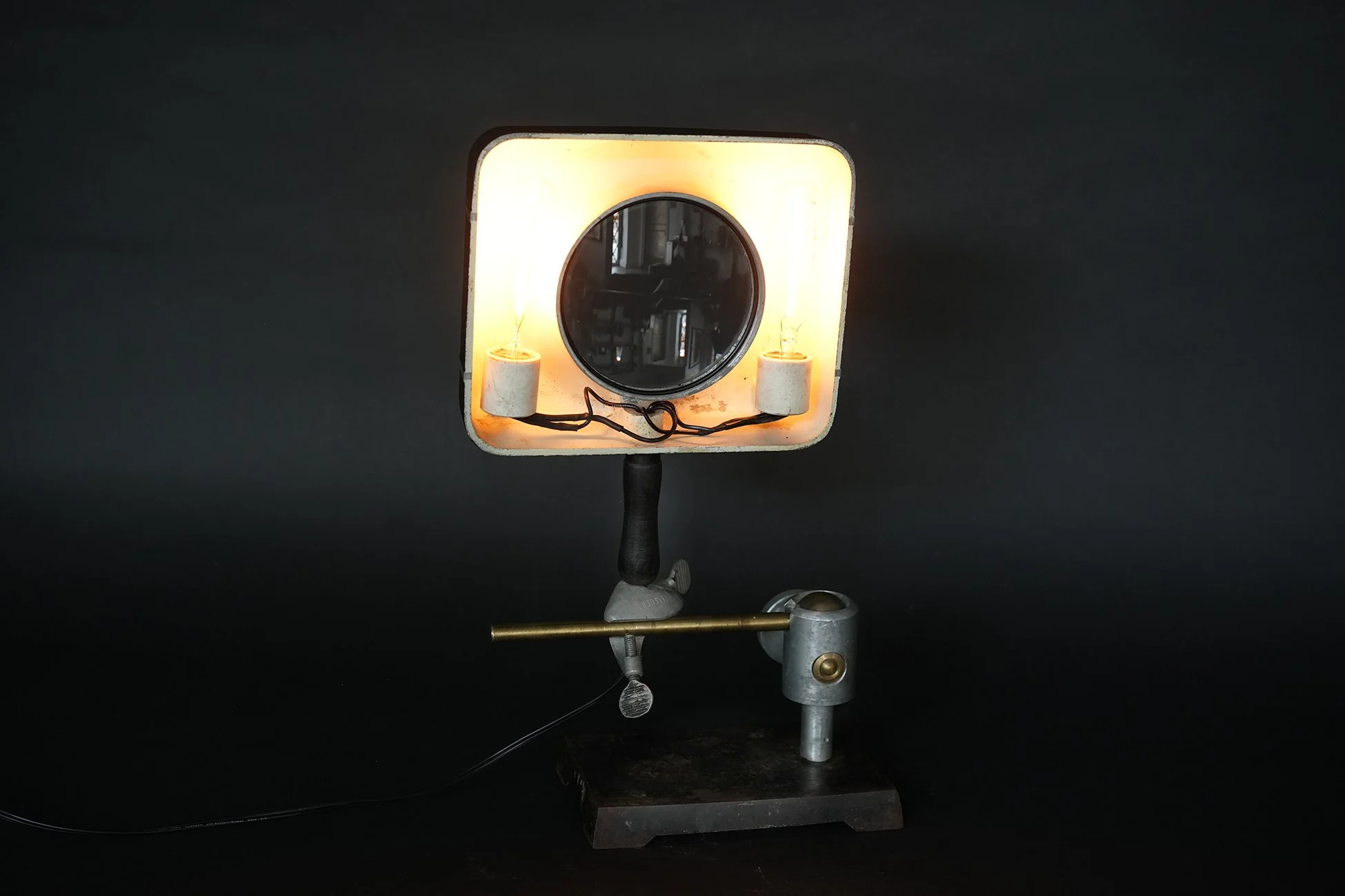 magnifier lamp 05.jpg