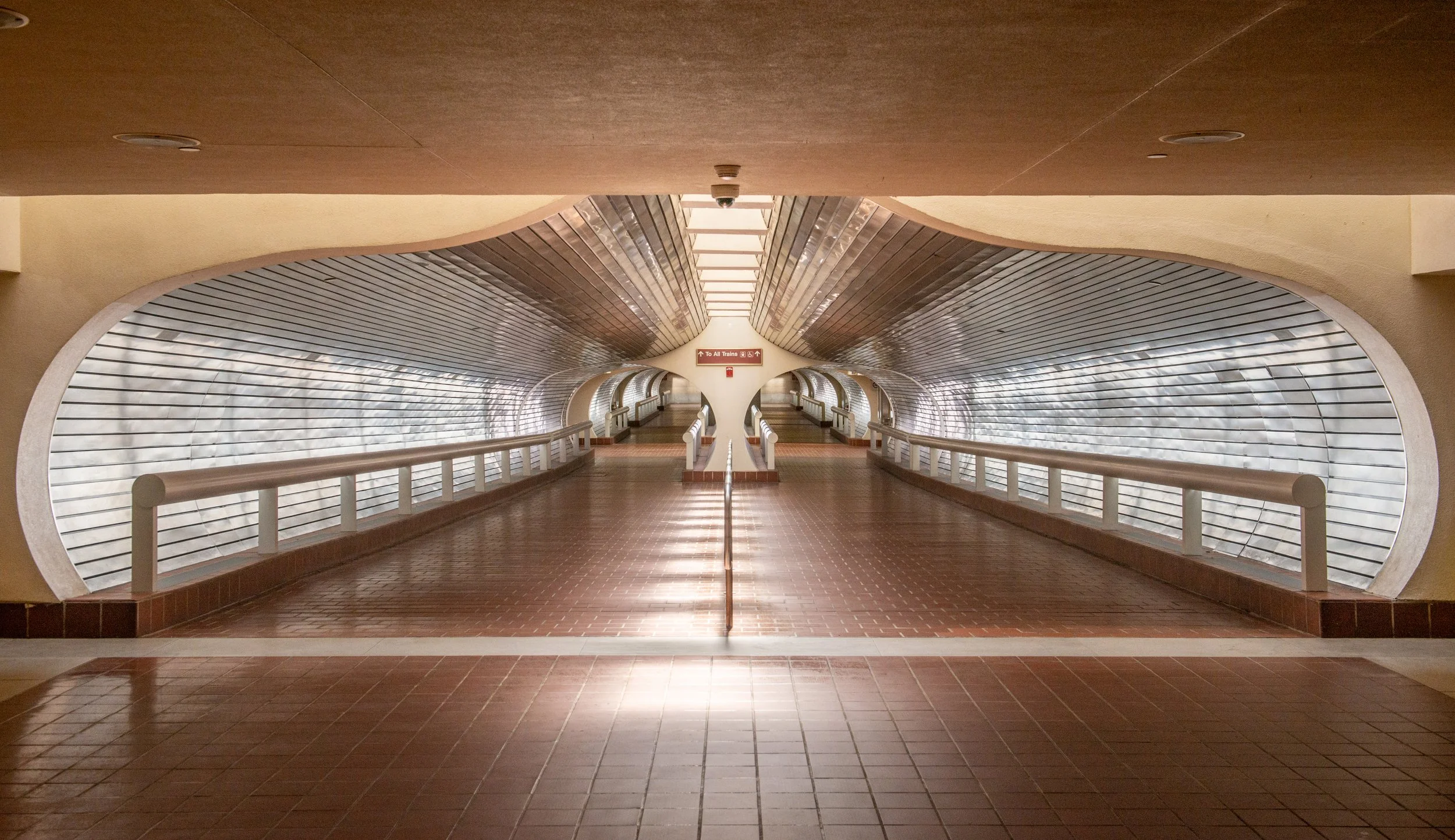 Union-Station-Tunnel-050-Graham-Hebel.jpg