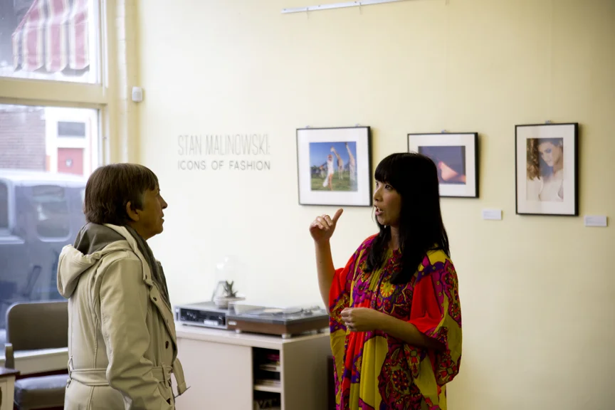 Yen talking to a patron about the local art scene.