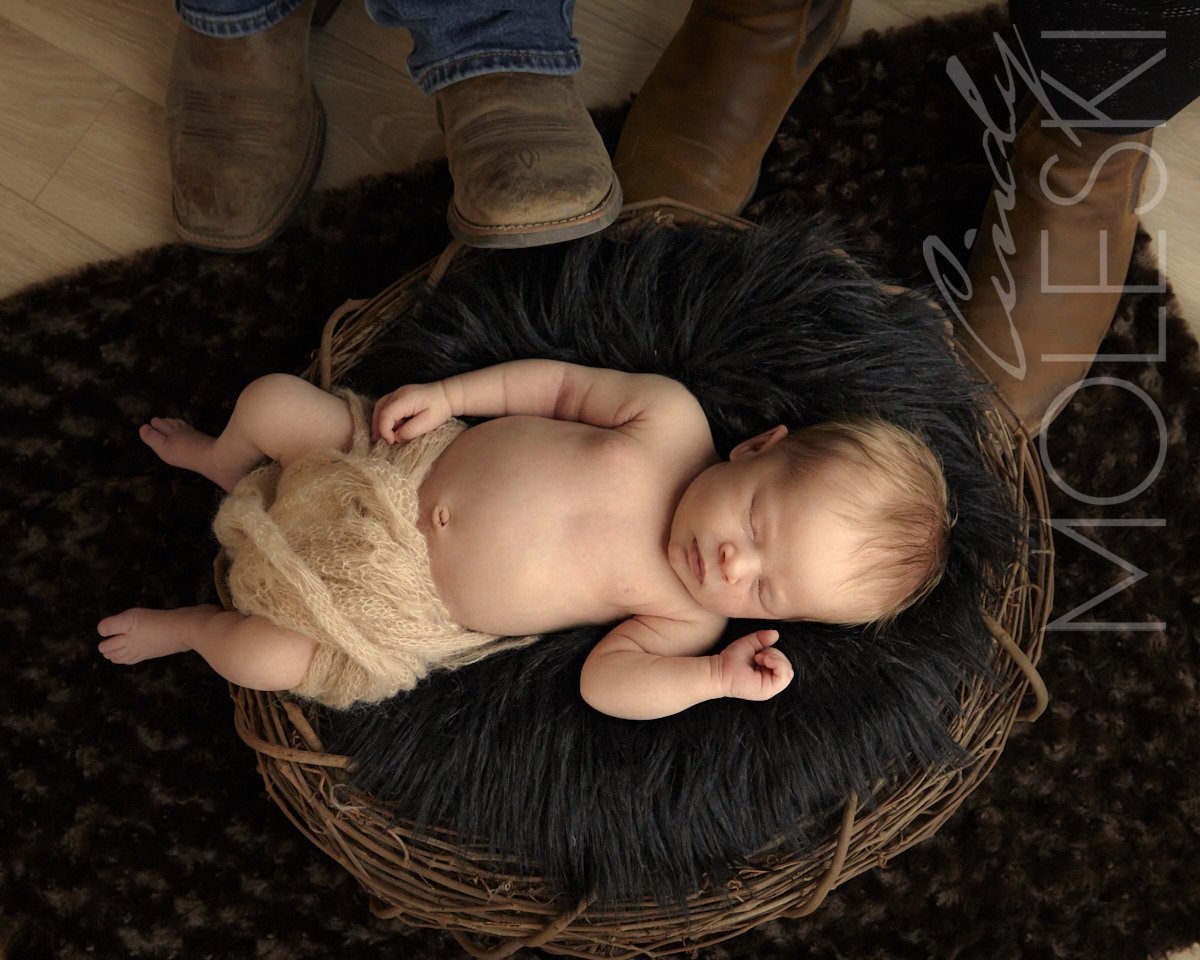 cindy-moleski-professional-portrait-family-newborn-photographer-saskatoon-saskatchewan-29922-0108FB.jpg